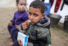 Photo : PAM/Ali Jadallah Assistance alimentaire du PAM aux familles déplacées en Palestine, Deir El Balah, Gaza, 11 janvier 2024